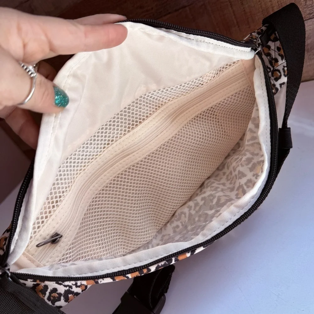 NWOT Nike Heritage Zip Hip Leopard Print Fanny Pack